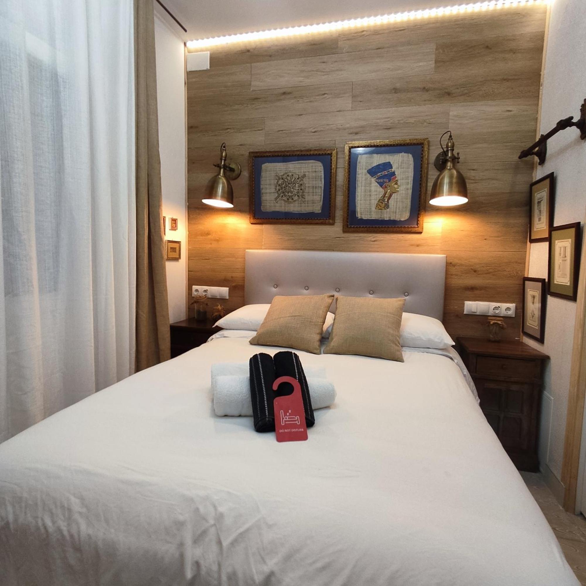 Studio Or Rooms With Private Bathroom Or Rooms With Shared Bathroom Barcelona Exterior photo