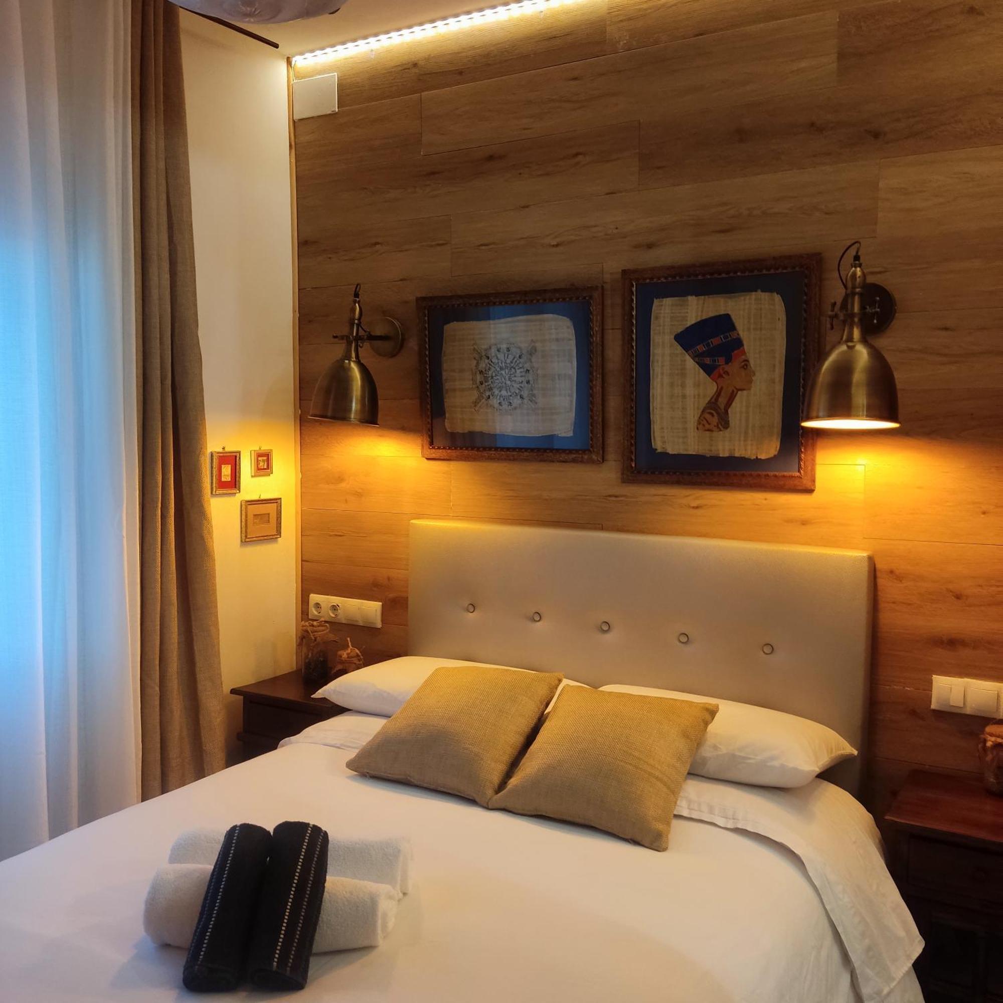 Studio Or Rooms With Private Bathroom Or Rooms With Shared Bathroom Barcelona Exterior photo