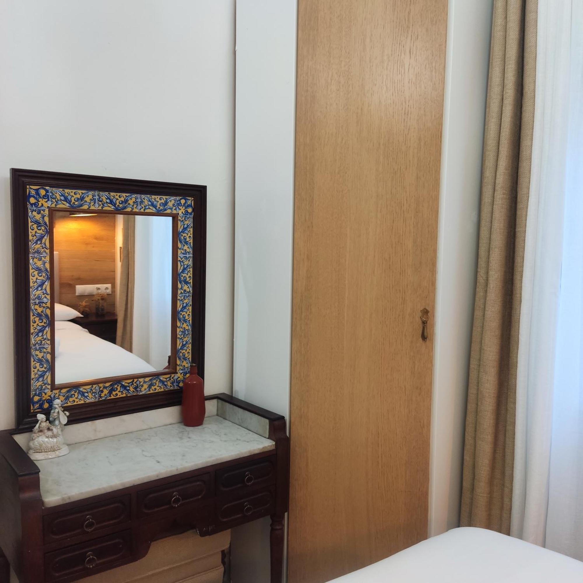 Studio Or Rooms With Private Bathroom Or Rooms With Shared Bathroom Barcelona Exterior photo