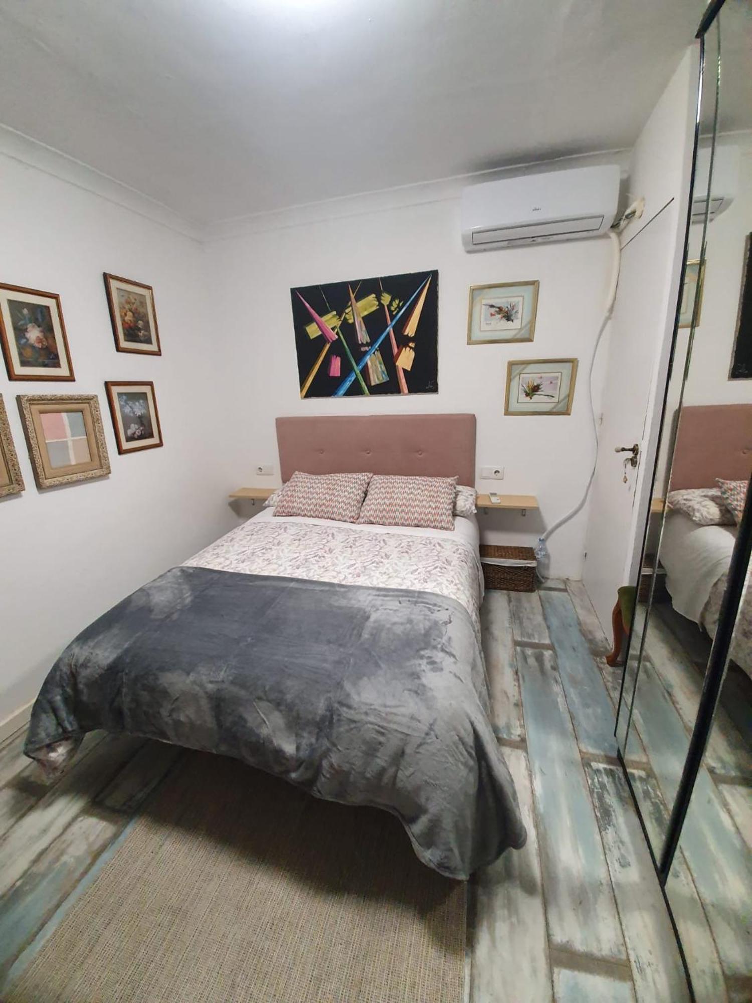 Studio Or Rooms With Private Bathroom Or Rooms With Shared Bathroom Barcelona Exterior photo
