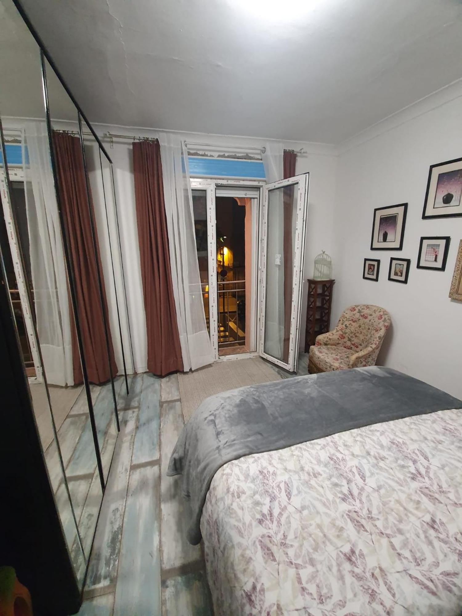 Studio Or Rooms With Private Bathroom Or Rooms With Shared Bathroom Barcelona Exterior photo