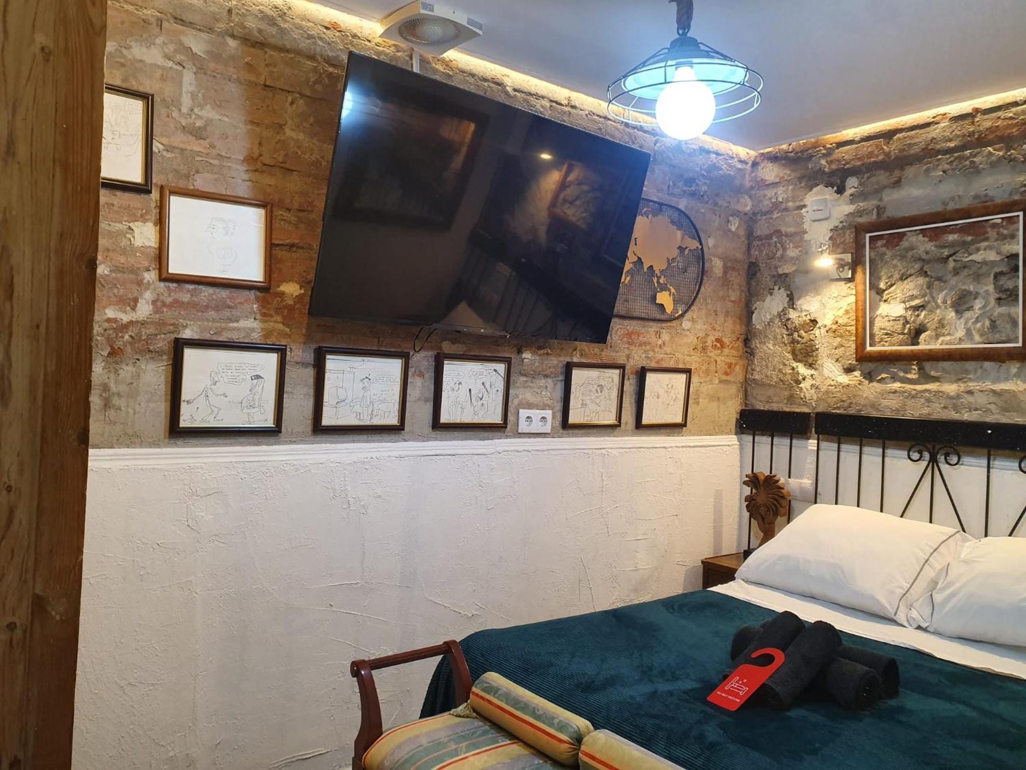 Studio Or Rooms With Private Bathroom Or Rooms With Shared Bathroom Barcelona Exterior photo