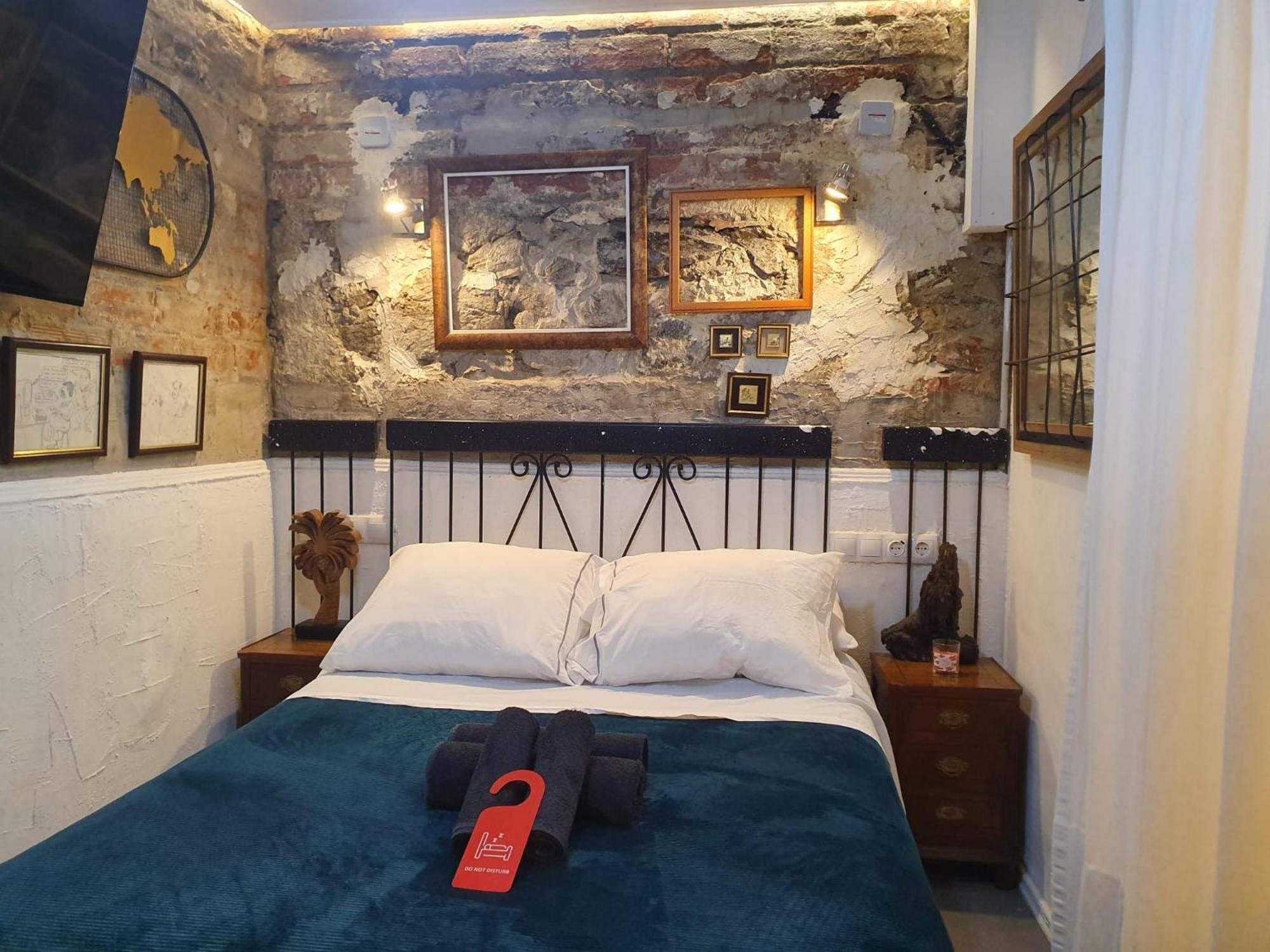 Studio Or Rooms With Private Bathroom Or Rooms With Shared Bathroom Barcelona Exterior photo