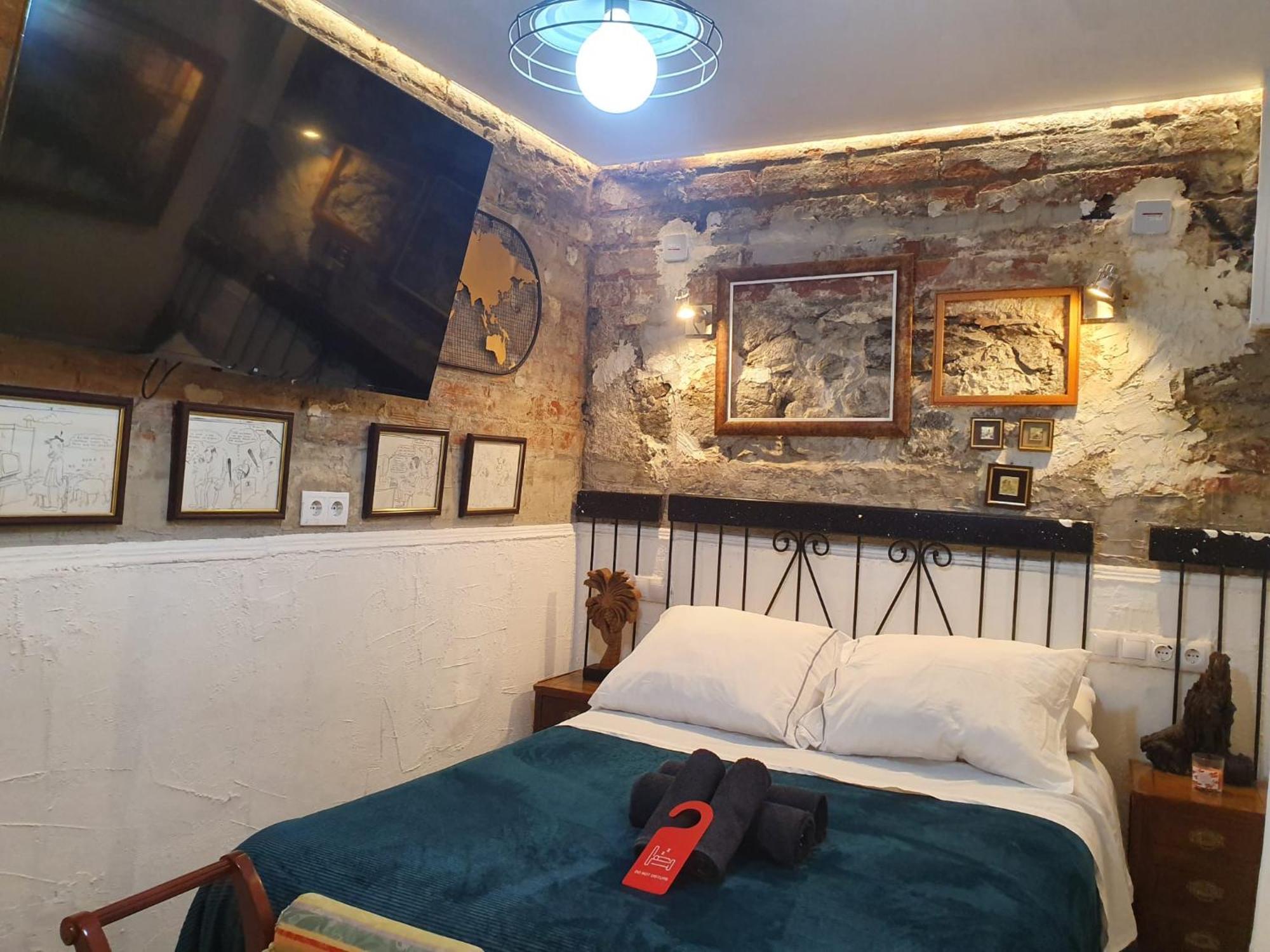 Studio Or Rooms With Private Bathroom Or Rooms With Shared Bathroom Barcelona Exterior photo